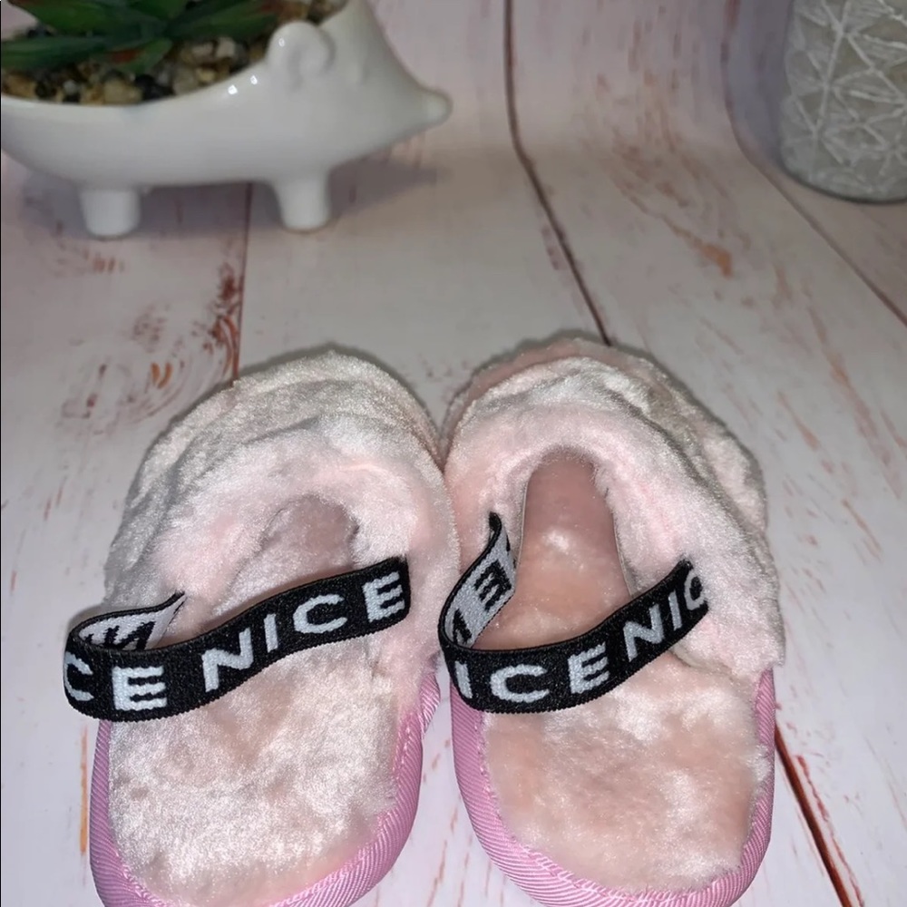 Baby slippers - Picture 2 of 3